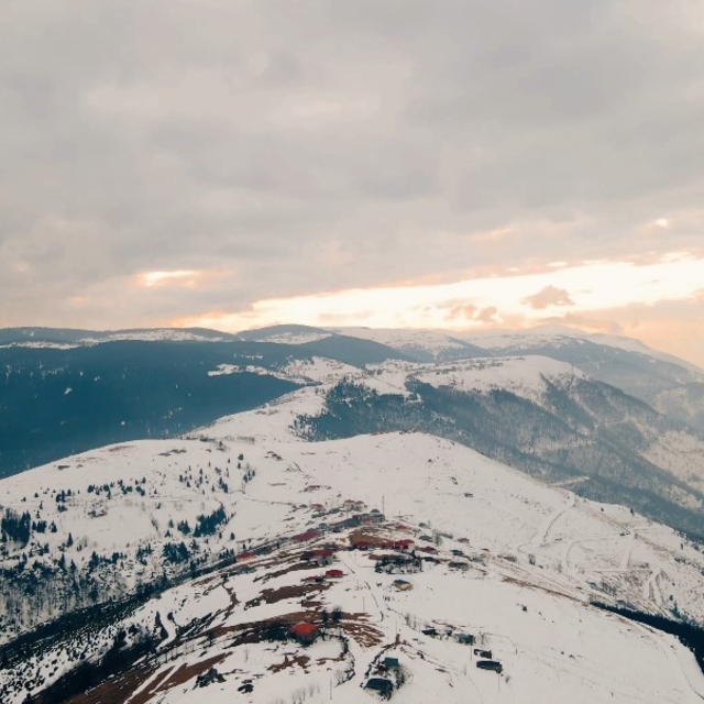 Trabzon'un yaylalarından kar manzaraları