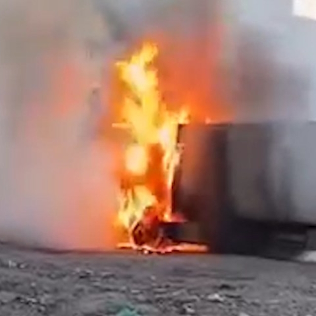 Şanlıurfa'da park halindeki TIR yandı