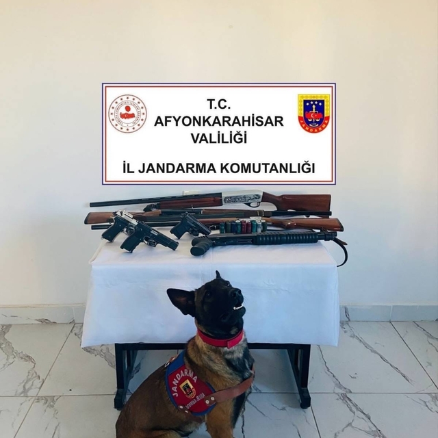 Jandarmadan ruhsatsız silah operasyonu