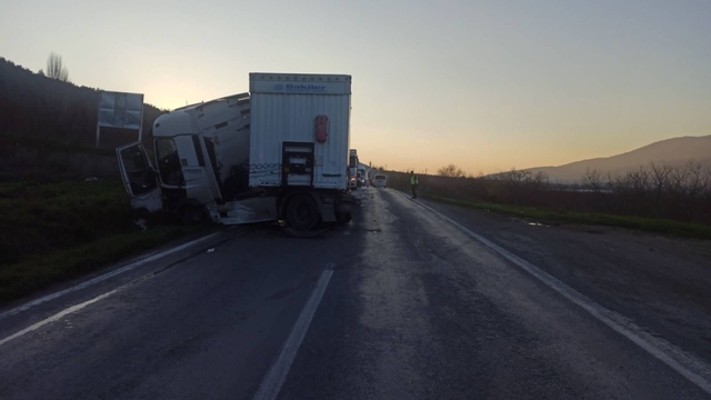 Bilecik'te tır kontrolden çıktı: 1 yaralı