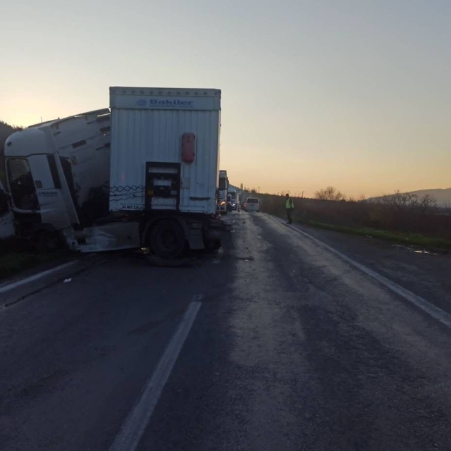 Bilecik'te tır kontrolden çıktı: 1 yaralı