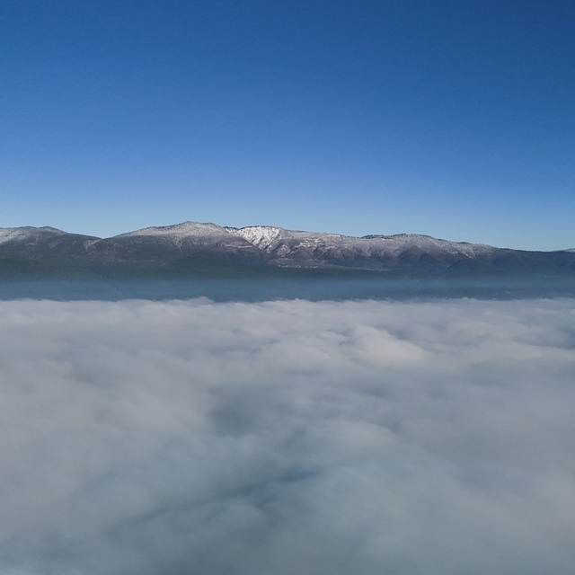 Bolu'nun karlı dağlarında sis güzel görüntü oluşturdu