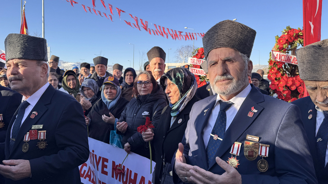 Kayseri'deki terör saldırısında şehit olan 15 asker anıldı
