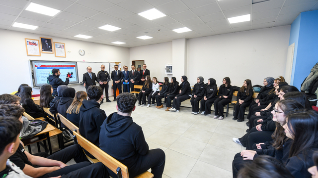 Kastamonu Valisi Dallı'dan okul ziyareti