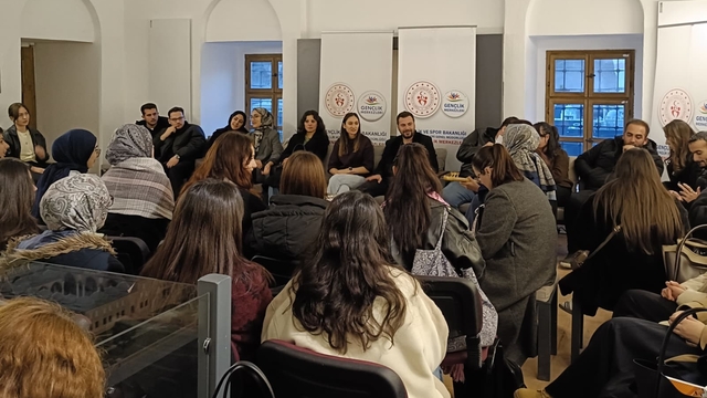 Edirne'de üniversite öğrencileri Osmanlı geleneği "helva sohbetleri" kültürünü yaşatıyor