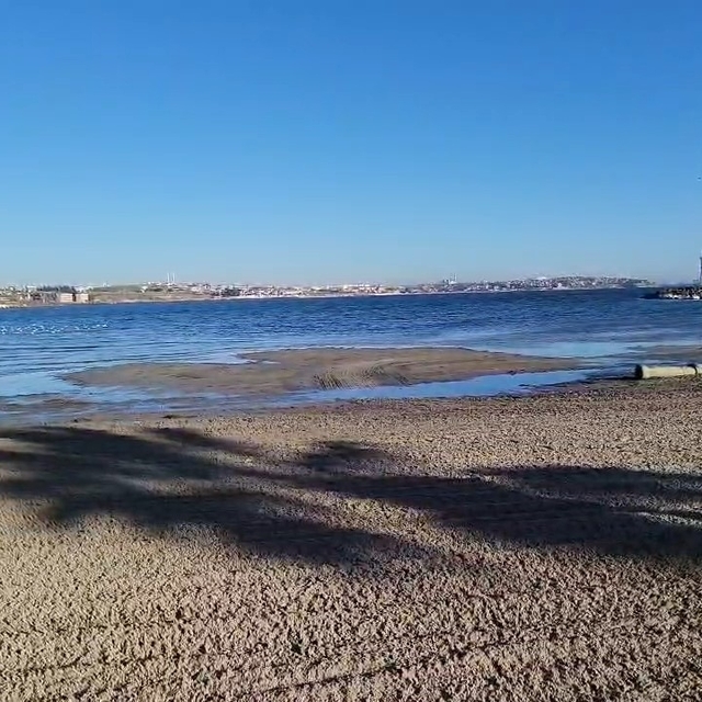 Tekirdağ'da deniz 20 metre çekildi