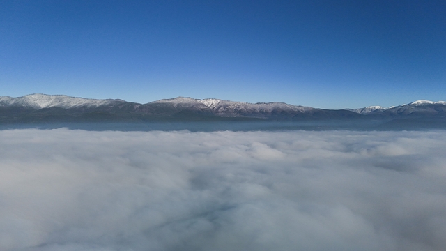 Bolu'nun karlı dağlarında sis güzel görüntü oluşturdu