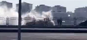 Diyarbakır’da seyir halindeki taksi alev aldı