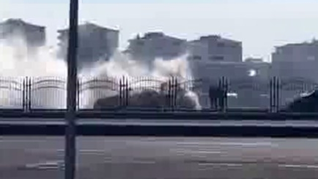 Diyarbakır'da seyir halindeki taksi alev aldı