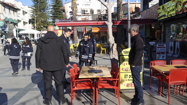 Büyükşehir Zabıtasından kaldırım işgallerine sıkı denetim