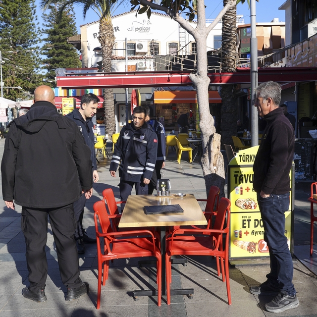 Büyükşehir Zabıtasından kaldırım işgallerine sıkı denetim