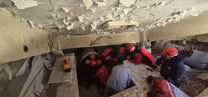 Enkazda yaralı aradılar: Tekirdağ'da deprem tatbikatı
Gerçeğini aratmayan arama kurtarma tatbikatı