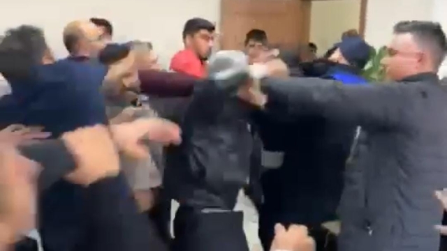 Ceylanpınar Belediyesi koruma memurlarından kadrolu mühendise darp iddiası
Darp anları kamerada