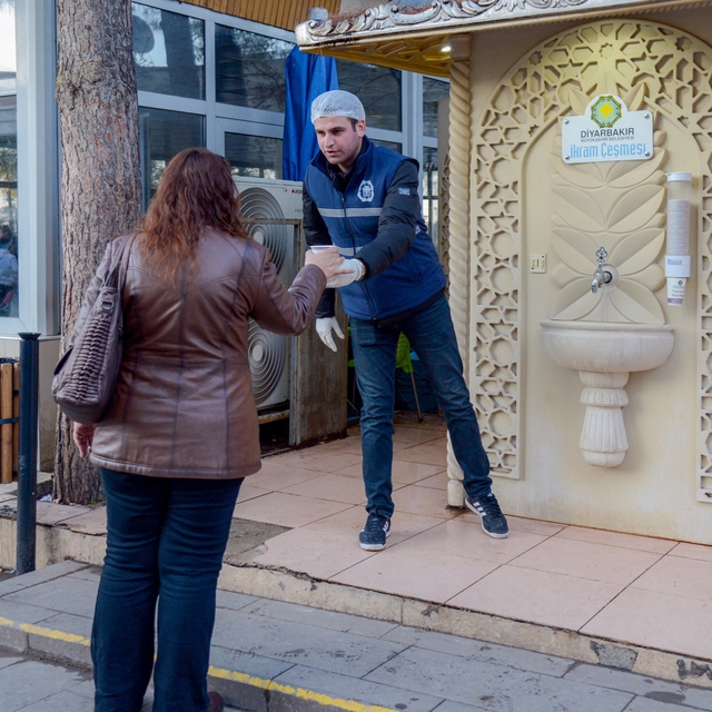 İkram çeşmesinden binlerce vatandaş yararlanıyor