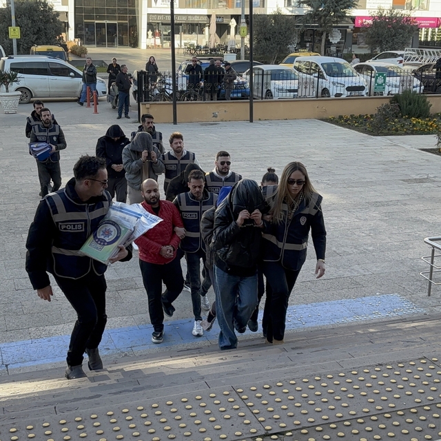 Masaj salonlarında fuhuş operasyonunda 5 tutuklama