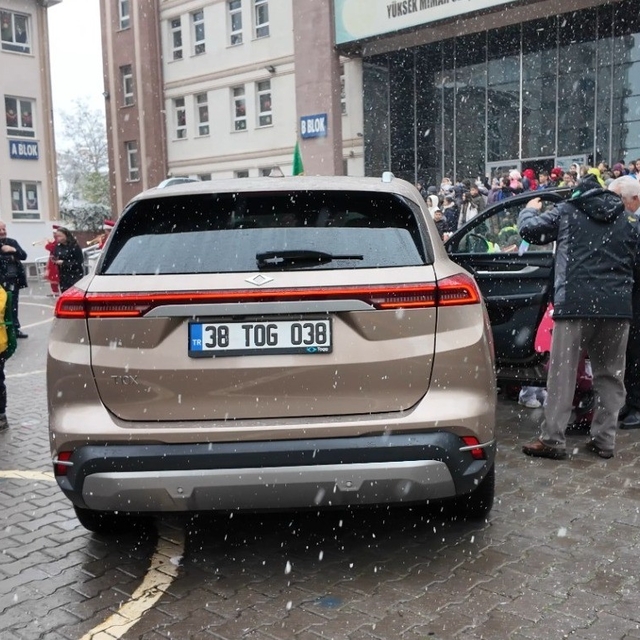 Başkan Büyükkılıç'ın Togg'u, Yerli Malı Haftası'nda öğrencilerle buluştu