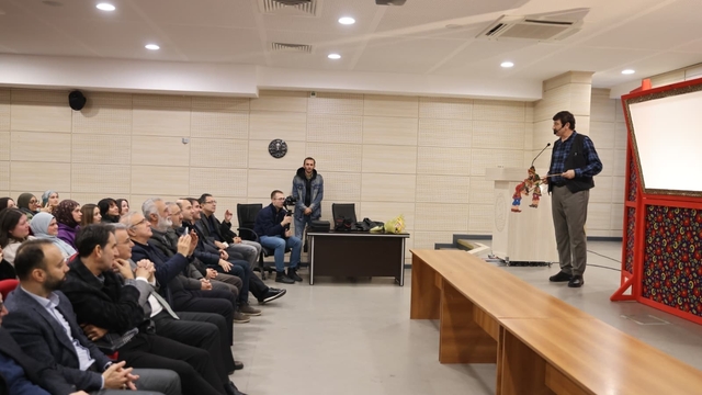 "Hacivat-Karagöz", genç kuşaklarla perde açtı