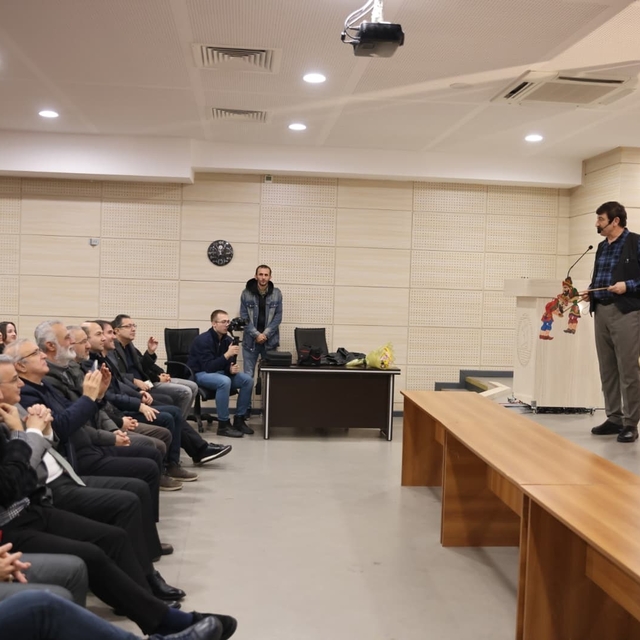 "Hacivat-Karagöz", genç kuşaklarla perde açtı