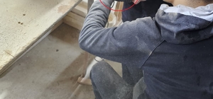 Eline çaktığı ahşap parçasıyla hastaneye kaldırıldı