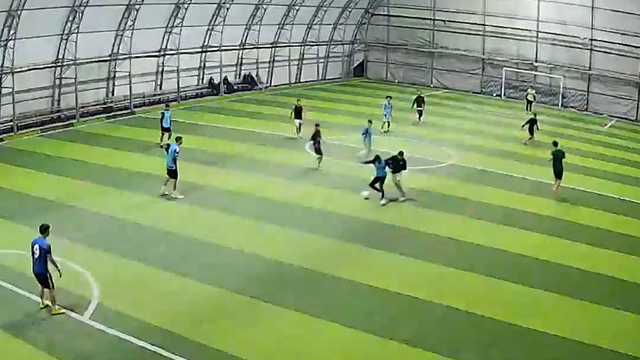 Halı saha maçında tekmeli- yumruklu kavga