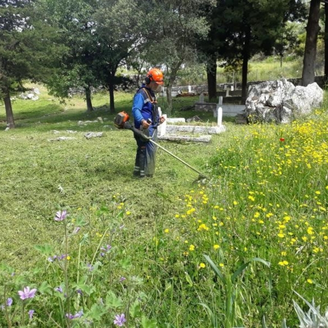 Muğla'da mezarlıklarda temizlik ve bakım çalışmaları aralıksız sürüyor