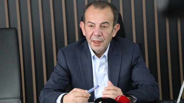 20 kilo veren Tanju Özcan sağlık durumunu açıkladı
"Tip 2 diyabet hastalığının etkisiyle gıda tüketimimizi azalttık, bunun etkisiyle olsa gerek yaklaşık 20 kilo verdim"
"Alkolü bıraktım, namaz kılmaya başladım"