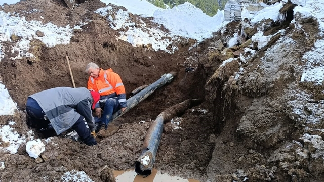 Ilgar Dağı Geçidi'nde tünel çalışmasında su borusu patladı
