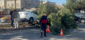 Diyarbakır’da otomobil ve cip çarpıştı; 1’i ağır, 3 yaralı