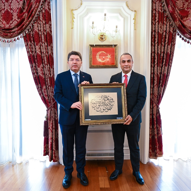 Rektör Akkaya, uluslararası başarıları Bakan Tunç'a anlattı