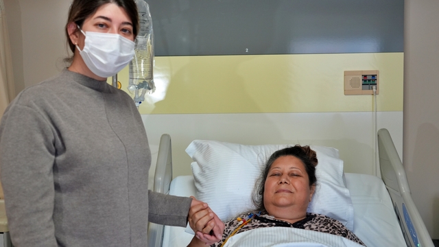 10 yıllık böbrek hastası, 1 yıldır beklediği nakille adeta yeniden doğdu
47 yaşındaki kadına 67 yaşında beyin ölümü gerçekleşen hastanın böbreği nakledildi
"Çocuklarım gözüme bakıyordu, her gün benim soluğumu dinliyorlardı"