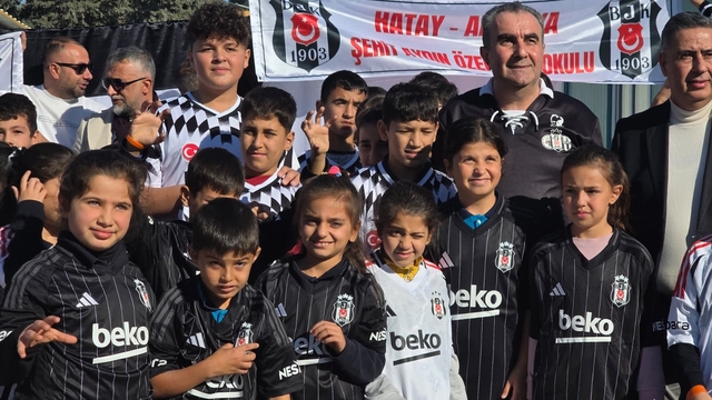 Beşiktaş'tan deprem bölgesi Hatay'da 'Bu Forma Benden Sana Kardeşim Kampanyası'