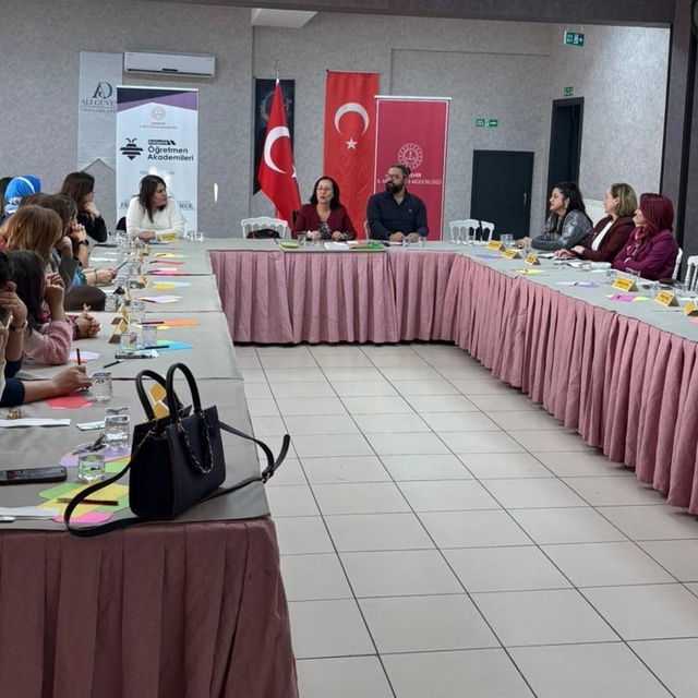 "Felsefe ve Düşünce Akademisi" atölyesi gerçekleştirildi