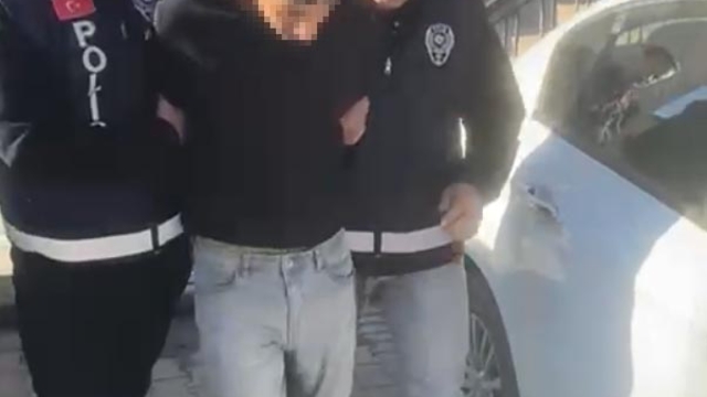 Tartıştığı arkadaşını sokak ortasında bıçaklayıp öldürdü