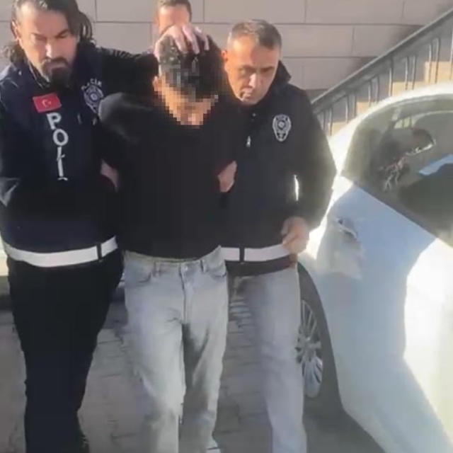 Tartıştığı arkadaşını sokak ortasında bıçaklayıp öldürdü