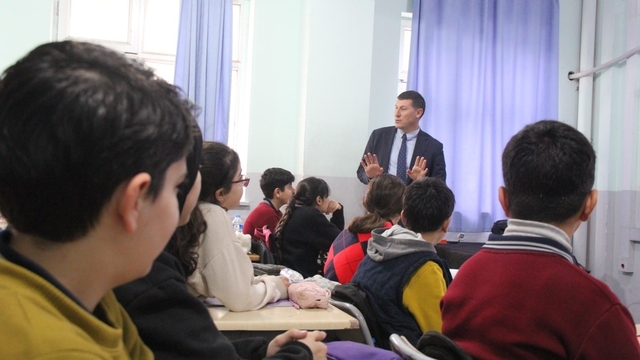 Cizre'de öğrencilere MEBİ'nin eğitimdeki etkisi anlatıldı