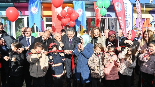 Çocuklara hayal merkezi; atıl okul 'düşler köyü' oldu