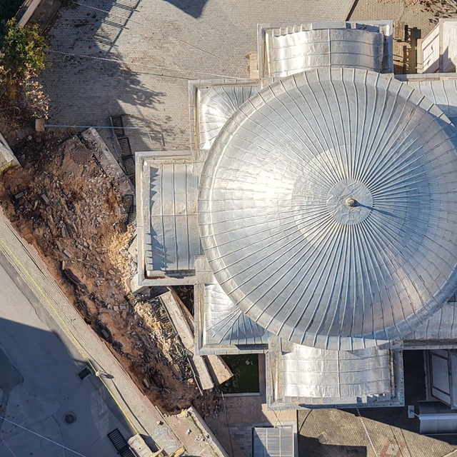 Sabah yürüyüşünde yolun kaydığını farkeden yaşlı kadın 31 öğrencinin hayatı...
