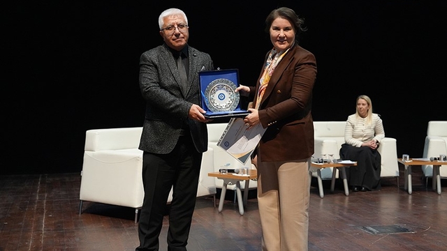 "Kadın Liderliği ve Anadolu'nun Geleceği" Uşak Üniversitesi'nde ele alındı