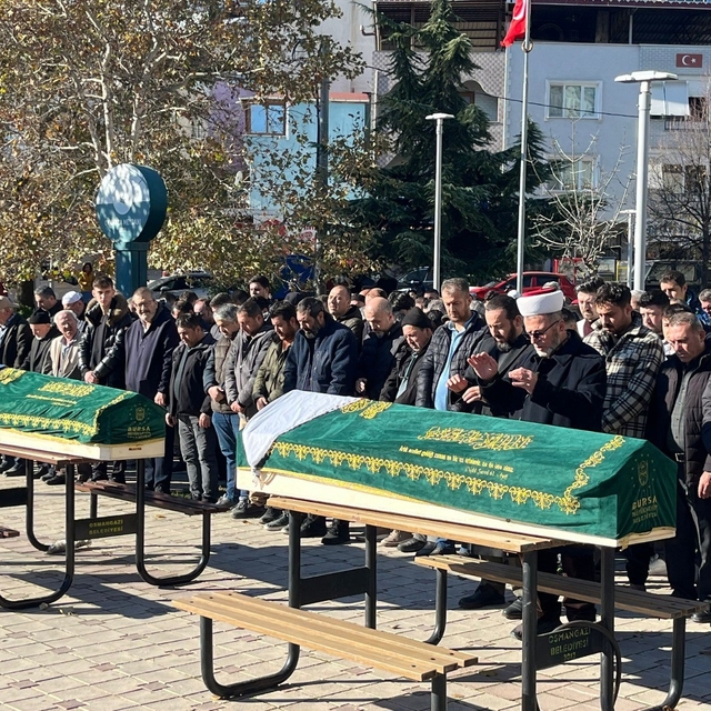 Öldürüp intihar etmişti, kızıyla yanyana toprağa verildi
Bursa'da baba, kız...
