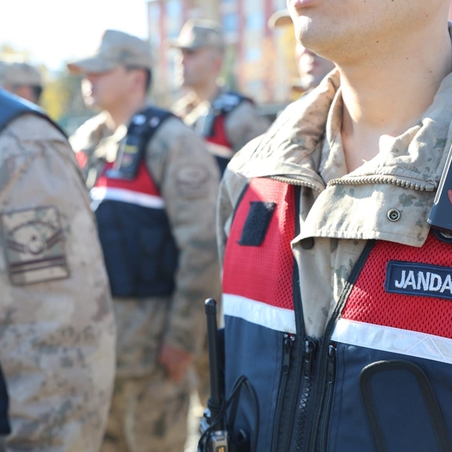 Jandarma ekiplerine yeni nesil yaka kameraları teslim edildi