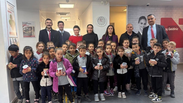 Ana sınıfı öğrencileri bankada tasarrufla tanıştı