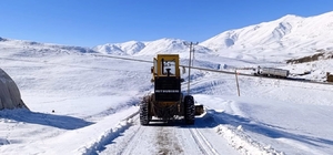 Van'da 35 ulaşım yolu kapalı
