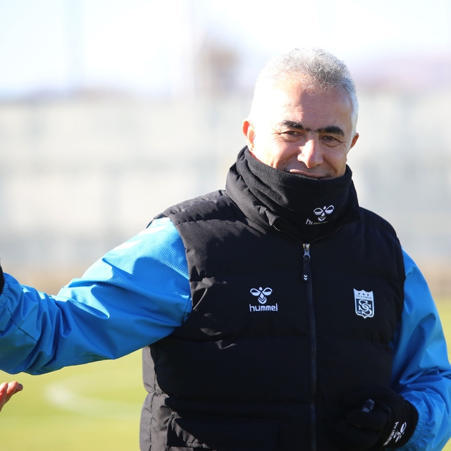 Mehmet Altıparmak: "Transfer dedikodularına inanmayın"