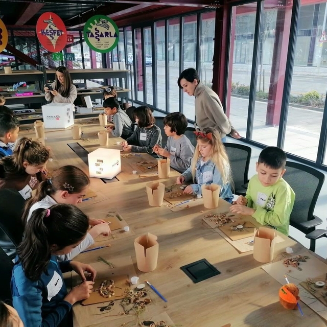 Nilüfer'de çocuklar sanatla iç içe