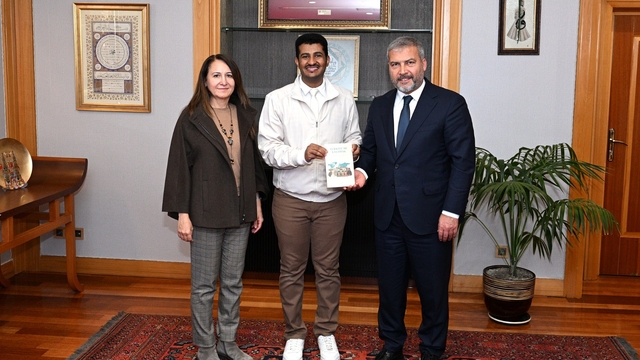 Anadolu Üniversitesi uluslararası öğrencisi 9'ncu Uluslararası Öğrenciler Kongresi'nden ödülle döndü