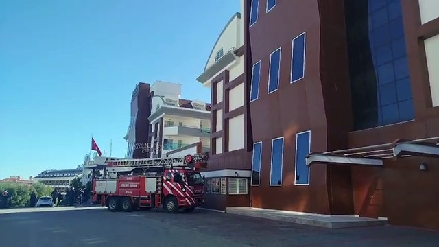 Antalya'da 5 yıldızlı oteldeki yangın korkuttu