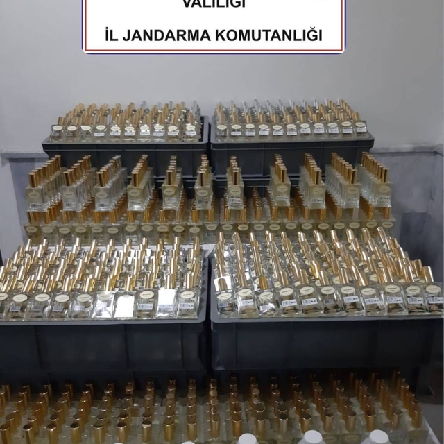 Piyasa değeri 1 milyon 200 bin TL olan kaçak parfüm ele geçirildi