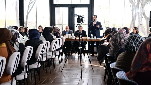 Başkan Taşkın, AK Parti Kadın Kolları Mahalle Başkanları toplantısına katıldı