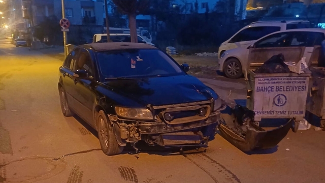 Osmaniye'de çöp kamyonuyla otomobil çarpıştı: 1 yaralı