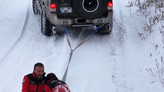 Karın tadını lastikle kayarak çıkardılar